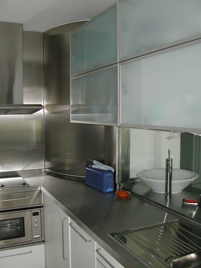 cocina-cerrada-plata
